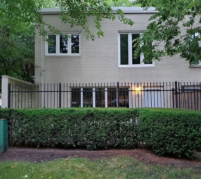 1st image of 886 S Park Ter
