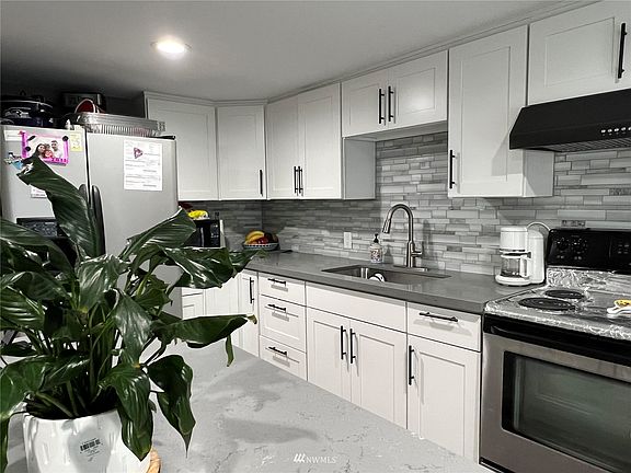 2nd image of 1919 196th St SW Unit 65