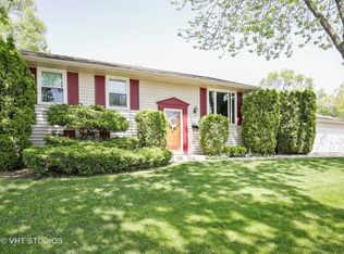 720 Woodland Heights Blvd, Streamwood, IL
