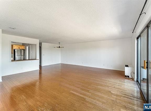 2nd image of 1150 River Rd APT 4F