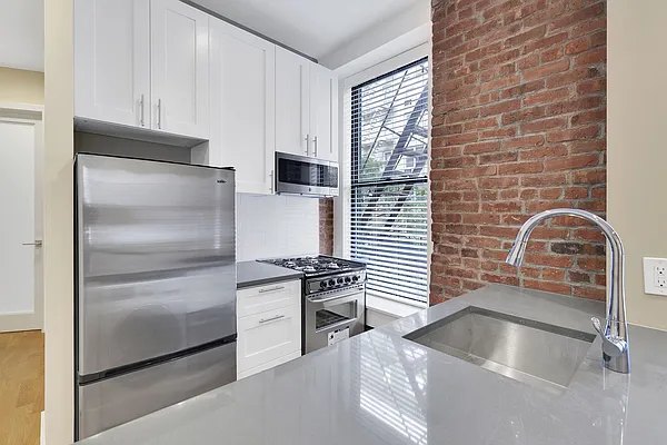 Rented by Cooper & Cooper Real Estate | media 10