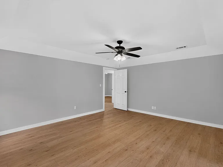 817 Sycamore Creek Rd — Photo 24