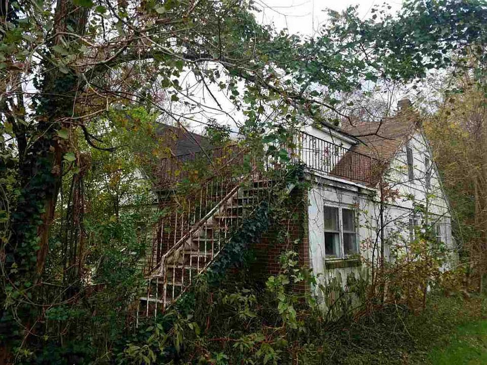 2nd image of 544 Seashore Rd