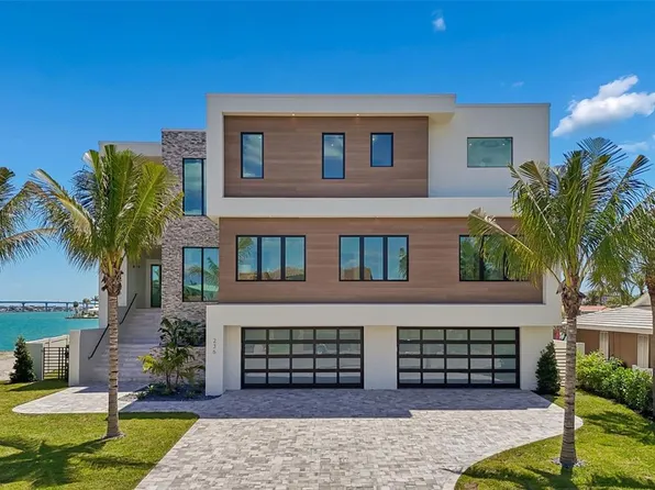 236 Howard Dr, Belleair Beach, FL 33786