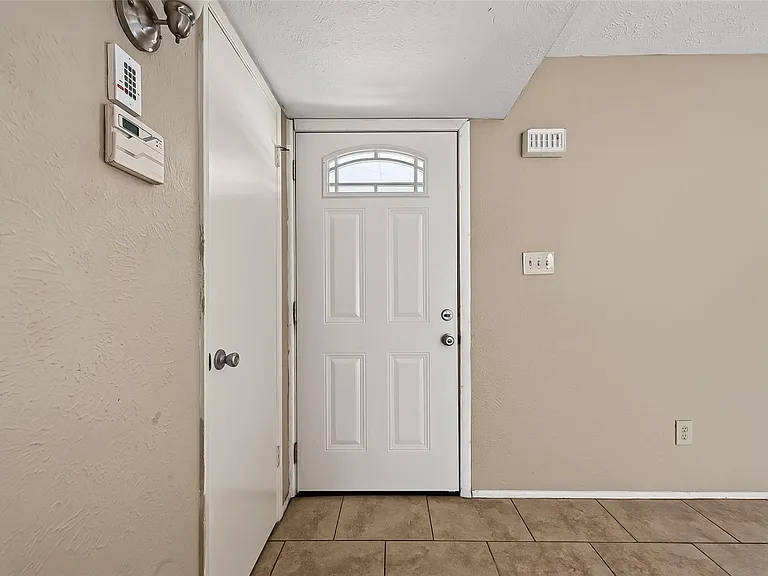 7410 La Granada Dr — Photo 8