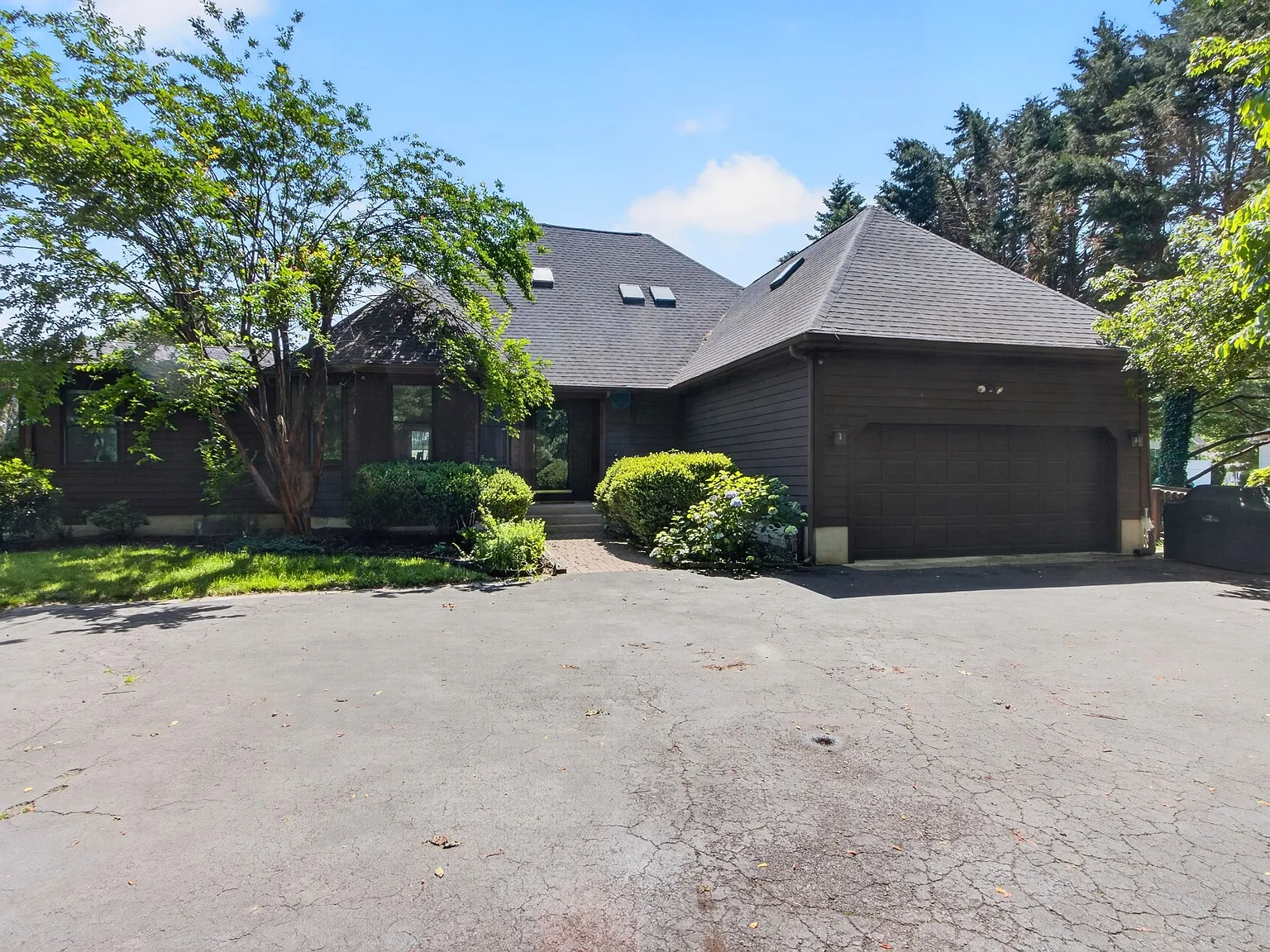 4 bed, 3.5 bath, 2448 sqft, $4,200 — Photo 2