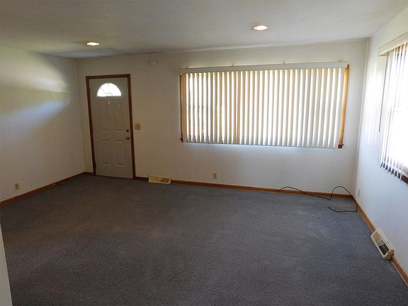 4th image of 1112 Poplar St