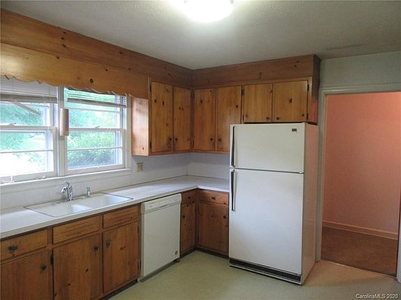 2nd image of 129 Starmount Cir