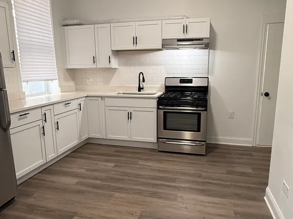 1004 W 18th St APT 2R, Chicago, IL 60608