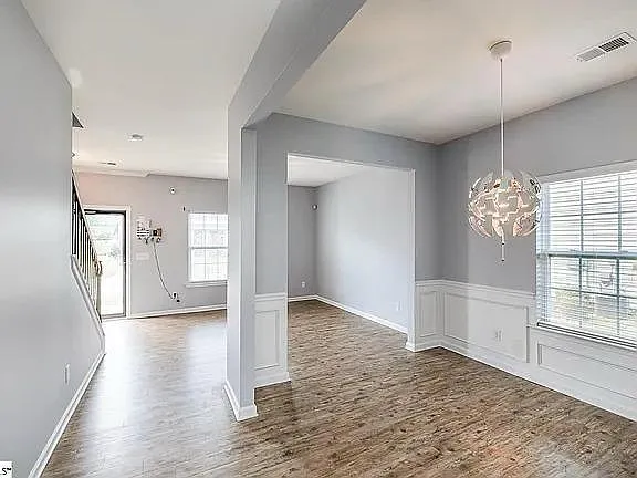 4 bed, 2696 sqft, $2,650 — Photo 2