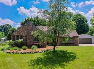 412 Jayne Rd, Fenton, MI 48430