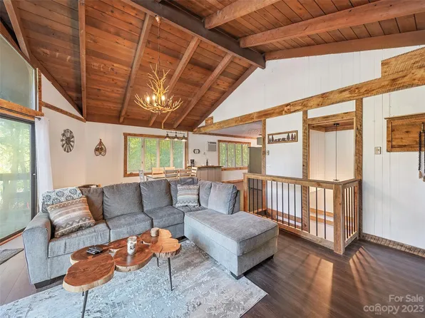 19 Sassafras Ln, Maggie Valley, NC 28751
