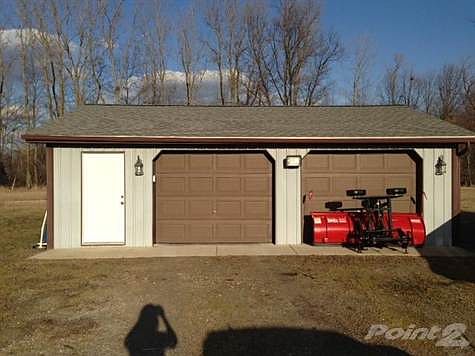 Great outbuilding for all your toys