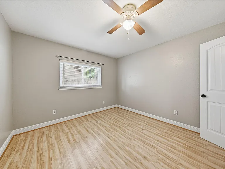 13506 Spring Ct — Photo 29