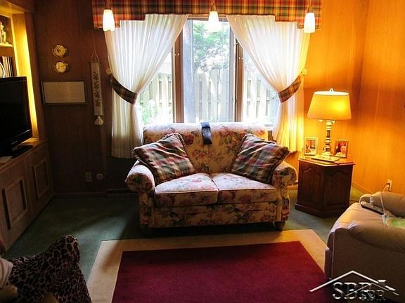 5th image of 1620 Linden Pl