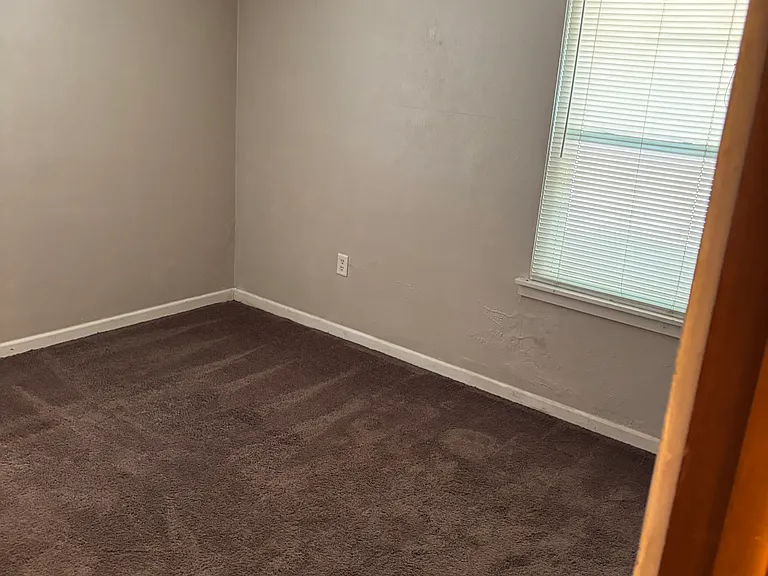304 Woodrow Dr #1 — Photo 12