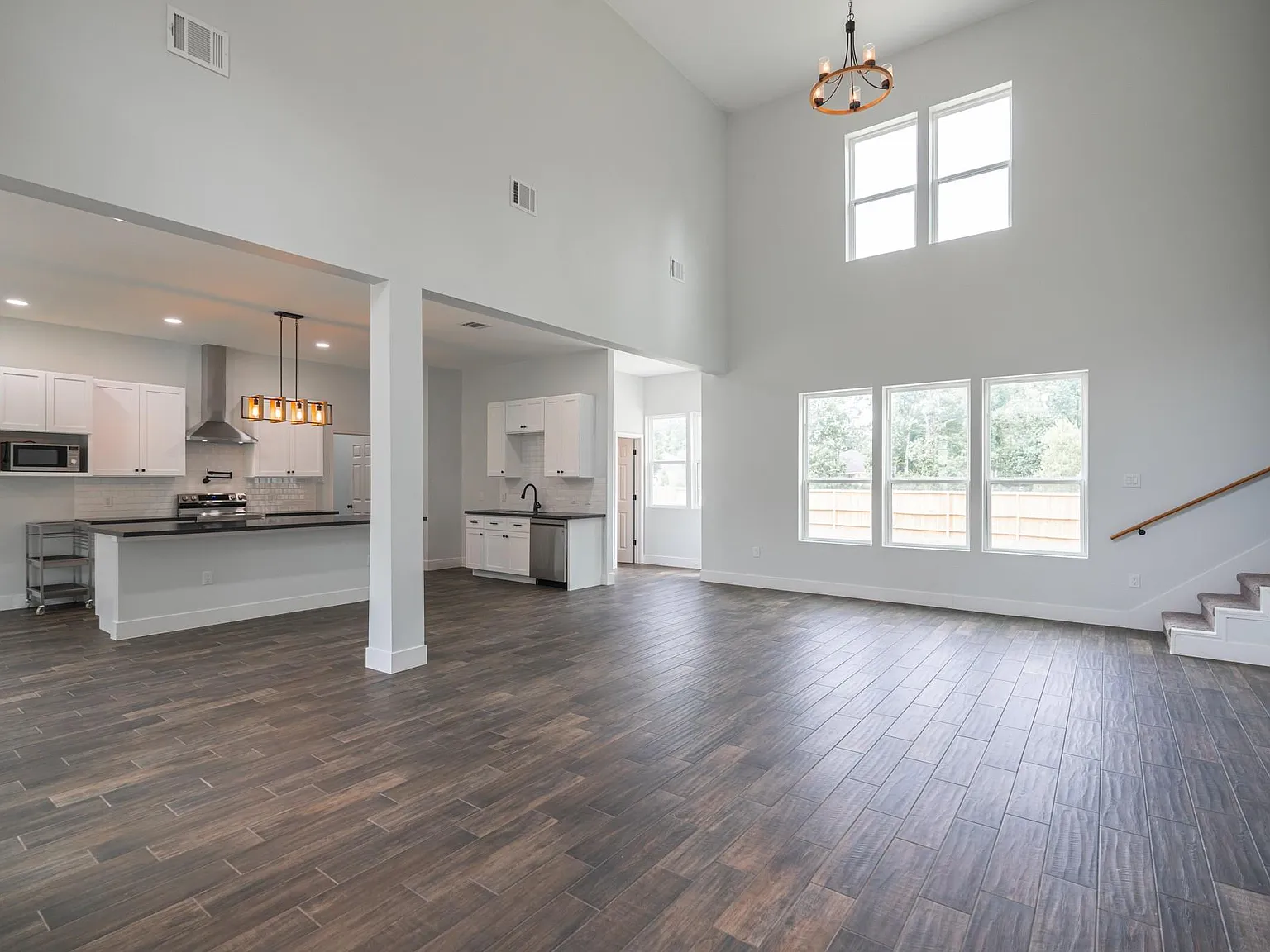 4 bed, 3.5 bath, $2,900 — Photo 2