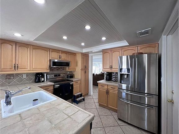 4th image of 1241 SE 10th St