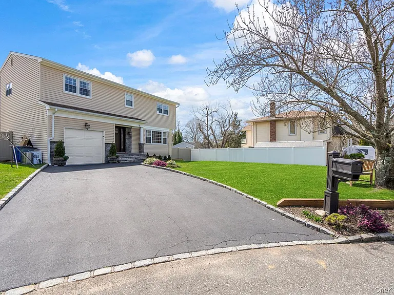 15 Lawrence Ct — Photo 2