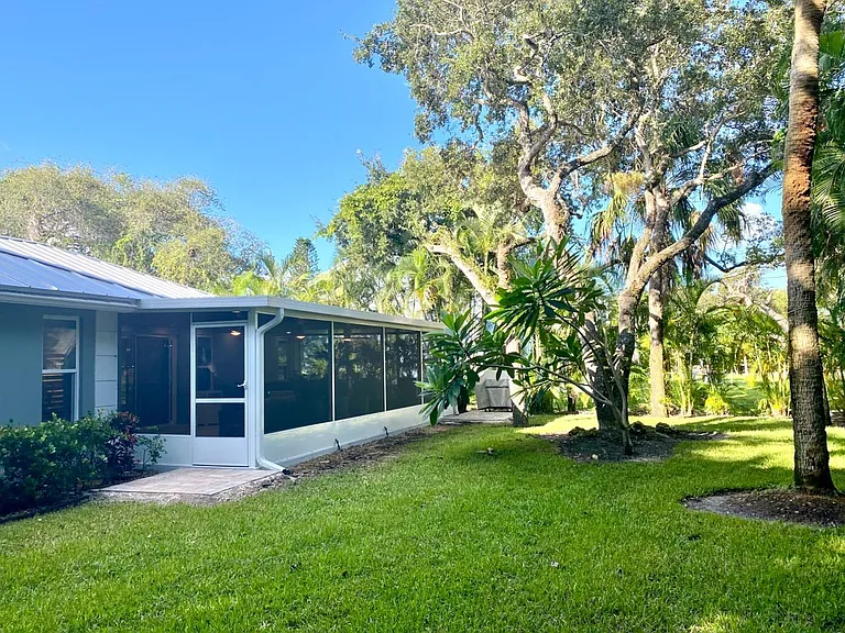 907 Tropic Dr — Photo 35