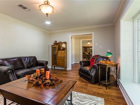 5th image of 1634 Crescent Dr