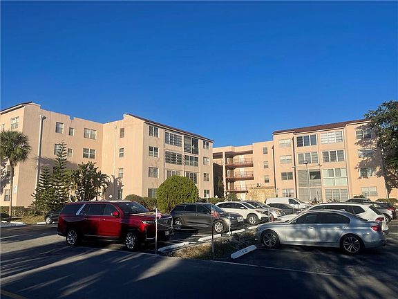 4th image of 2851 Somerset Drive #403