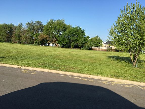 2nd image of 814 Whitetail Dr