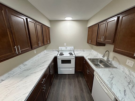 3rd image of 26 Trenton Sq #43