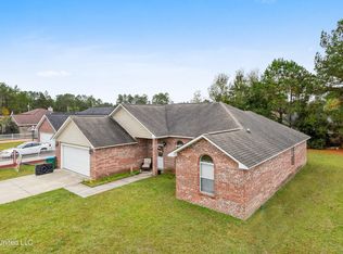 2001 Highland Dr, Gautier, MS 39553