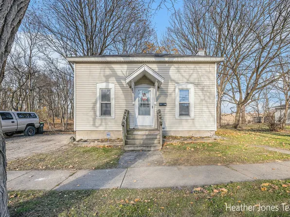 224 W Montcalm St, Greenville, MI 48838