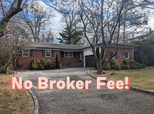 1 Sutton Ct, Great Neck, NY 11021