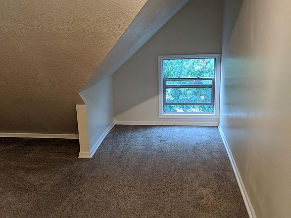 3rd image of 834 Grand Ave