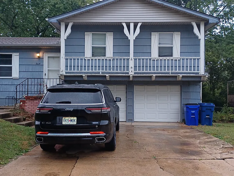 504 NE Richardson Pl — Photo 2