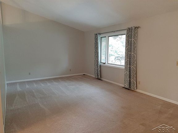 3rd image of 12010 Oakridge Ln