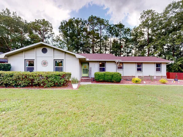 2111 Granada Dr, Dothan, AL 36303