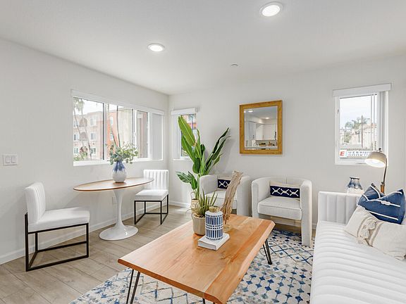 4th image of 891 Turquoise St #309