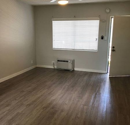 4th image of 9017 Langdon Ave APT 10