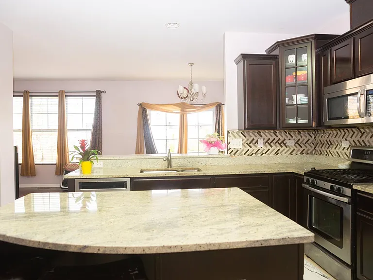 506 Grosvenor Ln — Photo 30