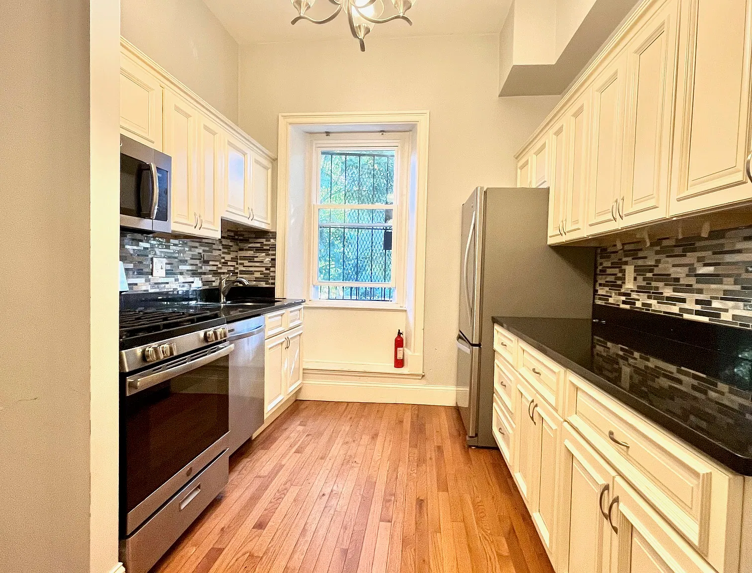 684 Parker St — Photo 1