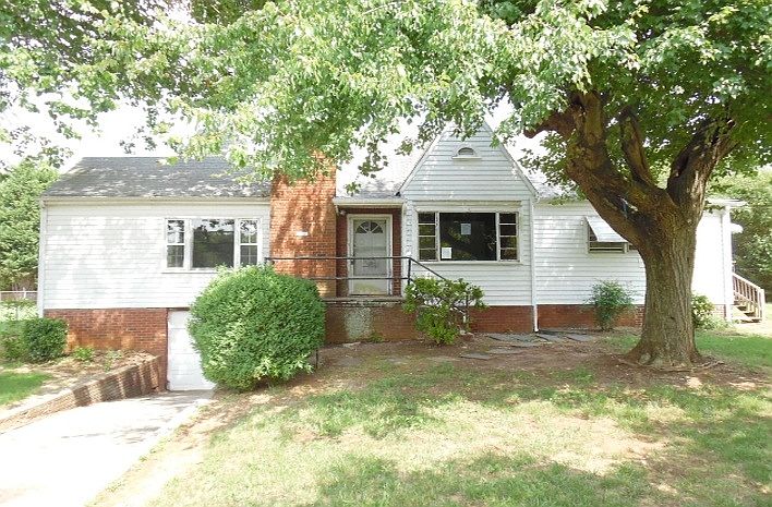 2nd image of 2926 Broadbay Dr