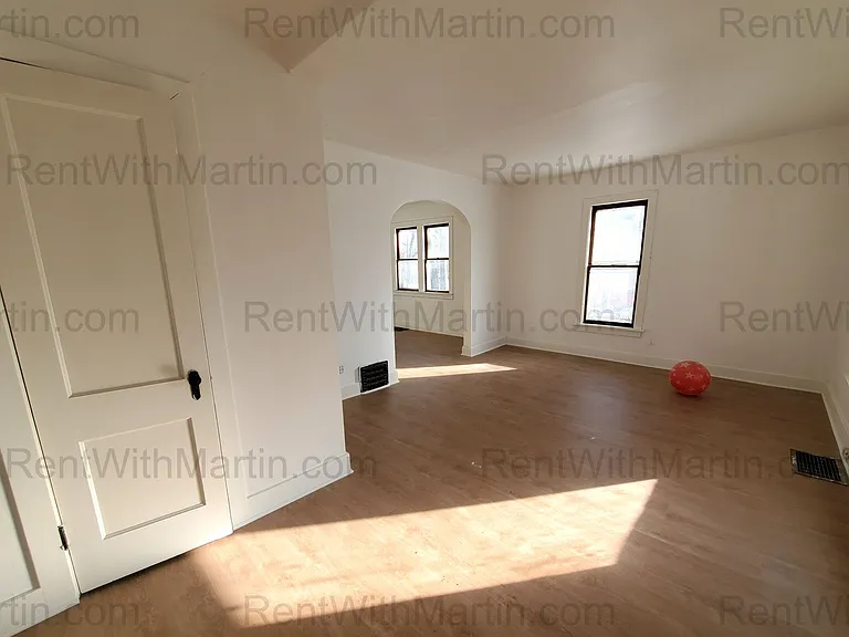 824 Logan Ave — Photo 4