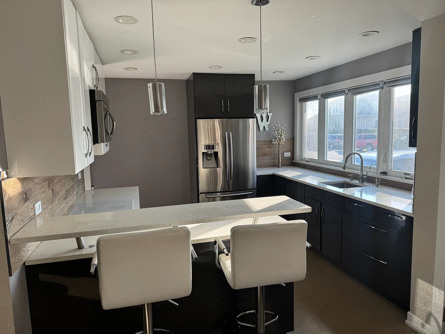 3 bed, 968 sqft, $4,000 — Photo 2