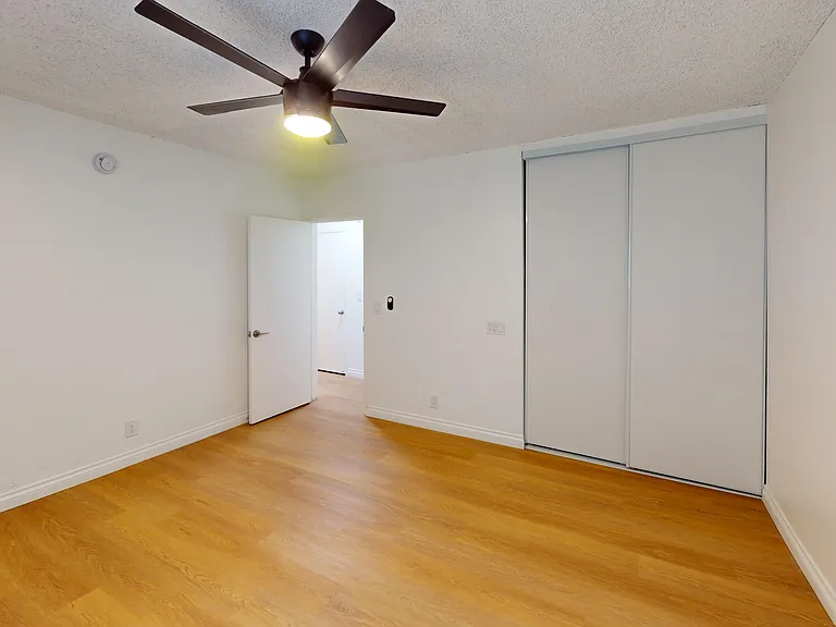 6001 Fulton Ave #4 — Photo 8