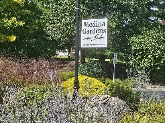 5th image of 3212 Greentree Cir