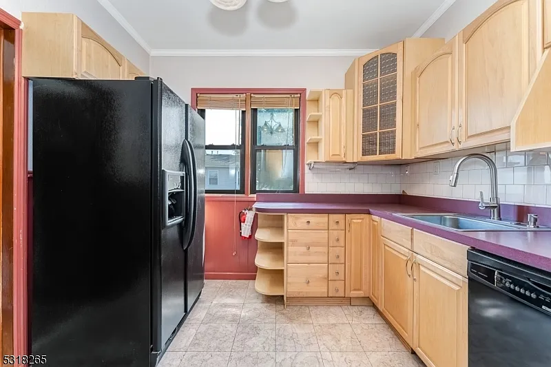3 bed, 1.0 bath, $2,600 — Photo 3