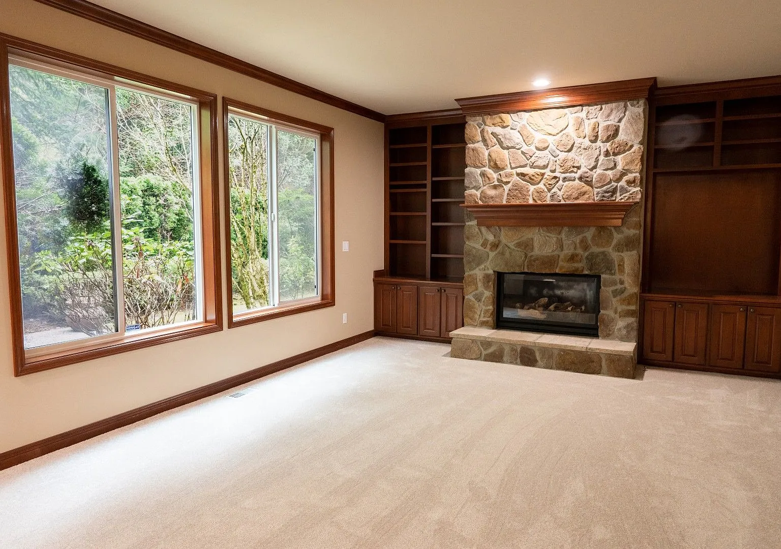 5bd/3.5ba Sammamish Home — Photo 4