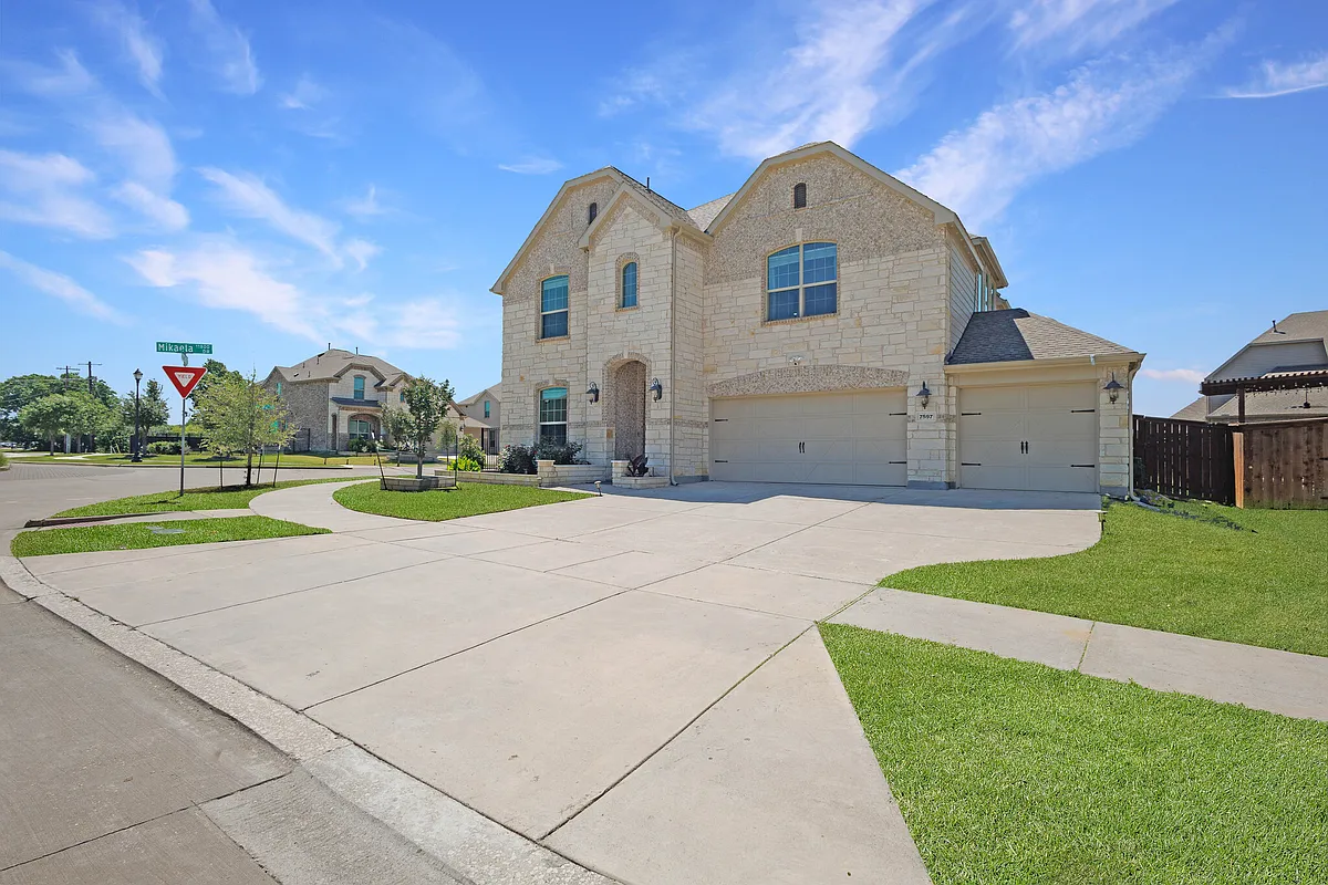 Building Photo - 7597 Sanctuary Dr