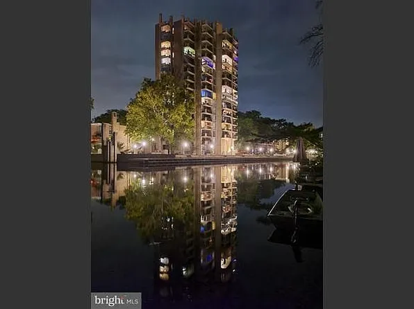 11400 Washington Plz W APT 201, Reston, VA 20190