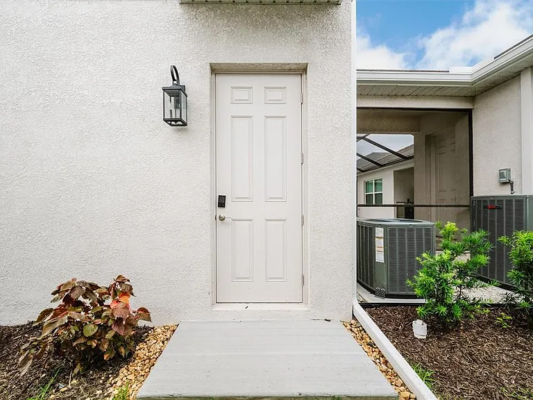 7910 Lake Flores Ave — Photo 2