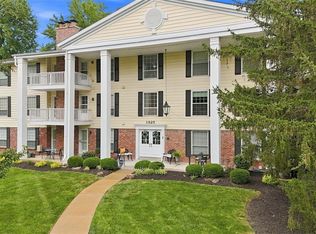 1525 Hampton Hall Dr APT 22, Chesterfield, MO 63017